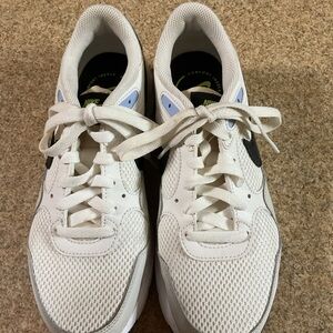 Excellent Condition. Women’s Nike shoes. Size 7.5